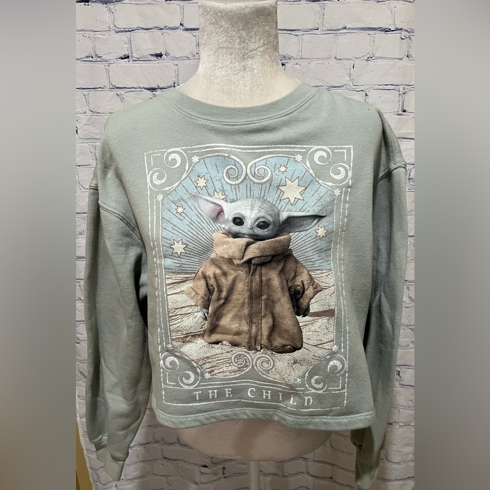 Star Wars Mandalorian The Child Baby Yoda Crop Green Sweatshirt Womens Medium